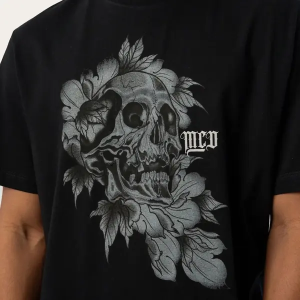 CAMISETA MCD REGULAR CAVEIRA CALIGRAFITTI