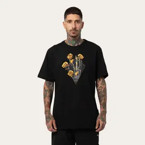 CAMISETA MCD REGULAR DOURADO MAO CAVEIRA