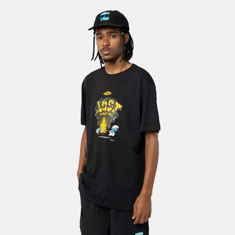 CAMISETA LOST SMURFS MISTERY BOX PRETO