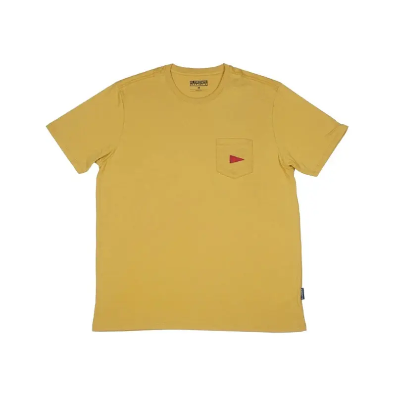CAMISETA MANGA CURTA COM BOLSO BURGEE POCKET MOSTARDA