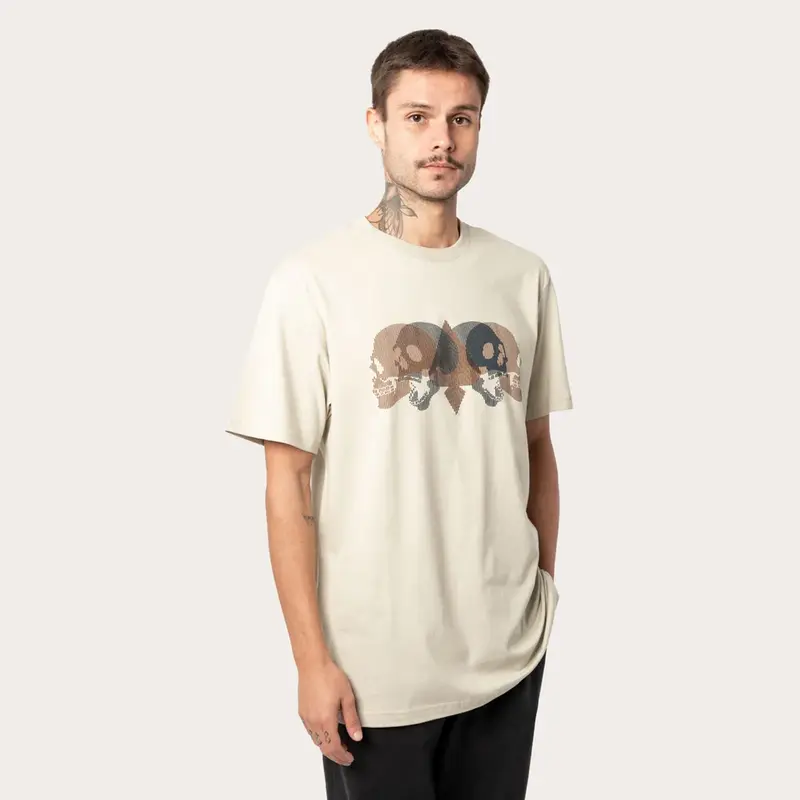 CAMISETA MCD REGULAR SKULL RELEVO CINZA STONE