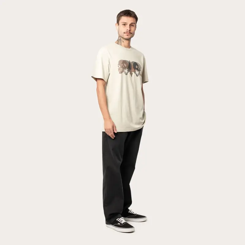 CAMISETA MCD REGULAR SKULL RELEVO CINZA STONE