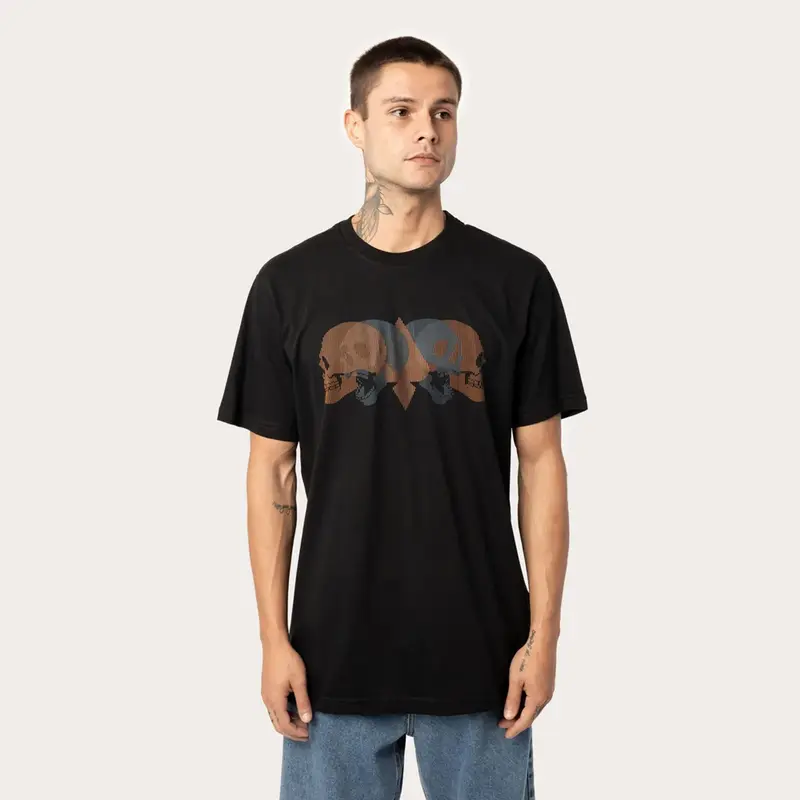 CAMISETA MCD REGULAR SKULL RELEVO PRETO