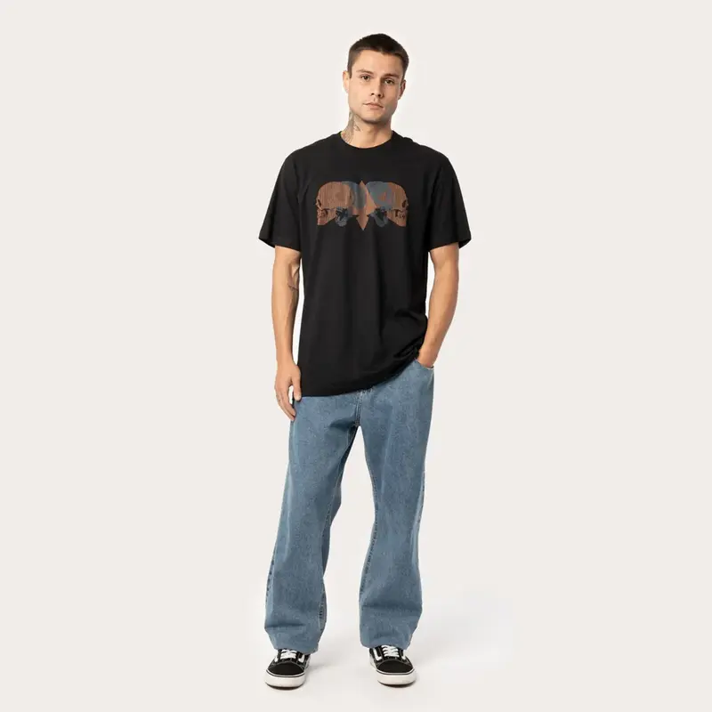 CAMISETA MCD REGULAR SKULL RELEVO PRETO