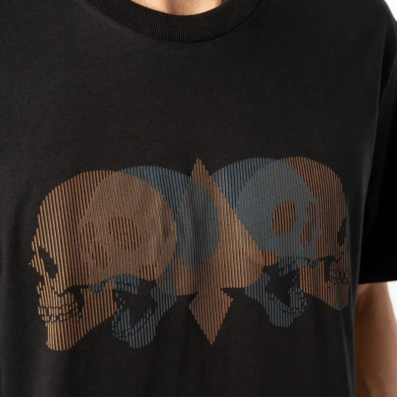 CAMISETA MCD REGULAR SKULL RELEVO PRETO