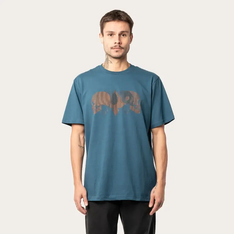 CAMISETA MCD REGULAR SKULL RELEVO AZUL DEEP