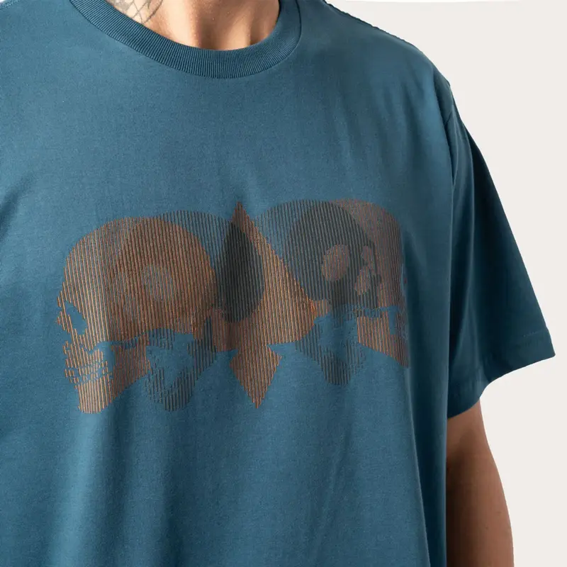 CAMISETA MCD REGULAR SKULL RELEVO AZUL DEEP