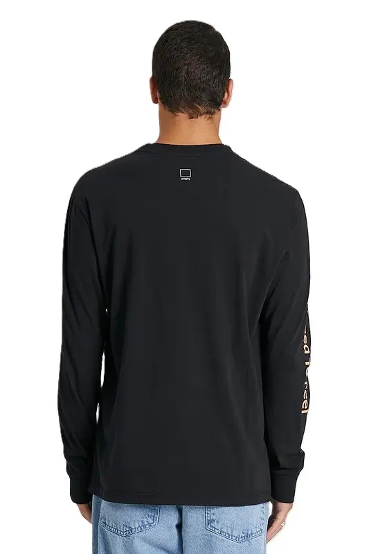 CAMISETA EMPTY MANGA LONGA YOU NEED TO FEEL PRETO
