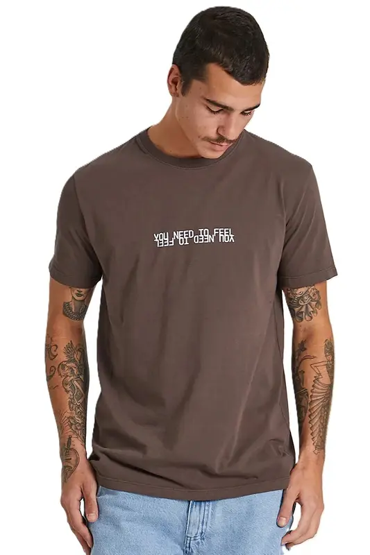 CAMISETA EMPTY YOU NEED TO FEEL CAQUI