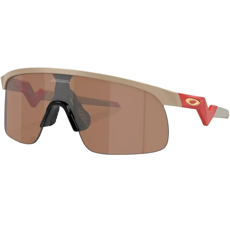 OCULOS OAKLEY RESISTOR YOUTH FIT PATRICK MAHOMES II COLLECTION - MATTE TERRAIN TAN W/PRIZM TUNGSTEN
