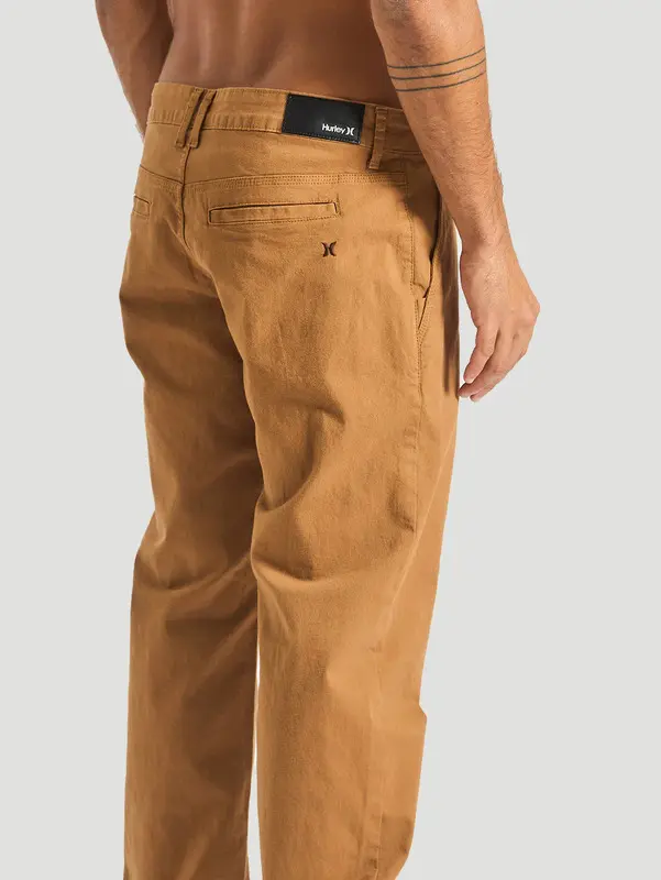 CALCA HURLEY CHINO CLASS CARAMELO