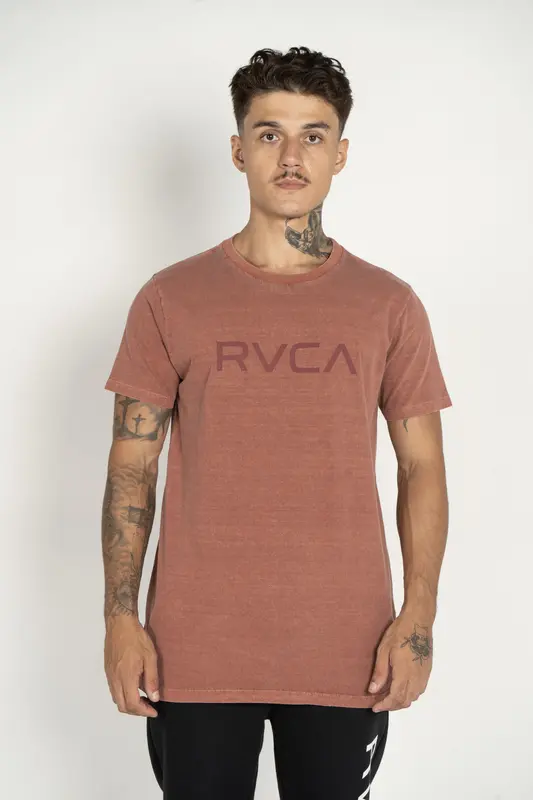 CAMISETA RVCA M/C BIG RVA STONE VINHO