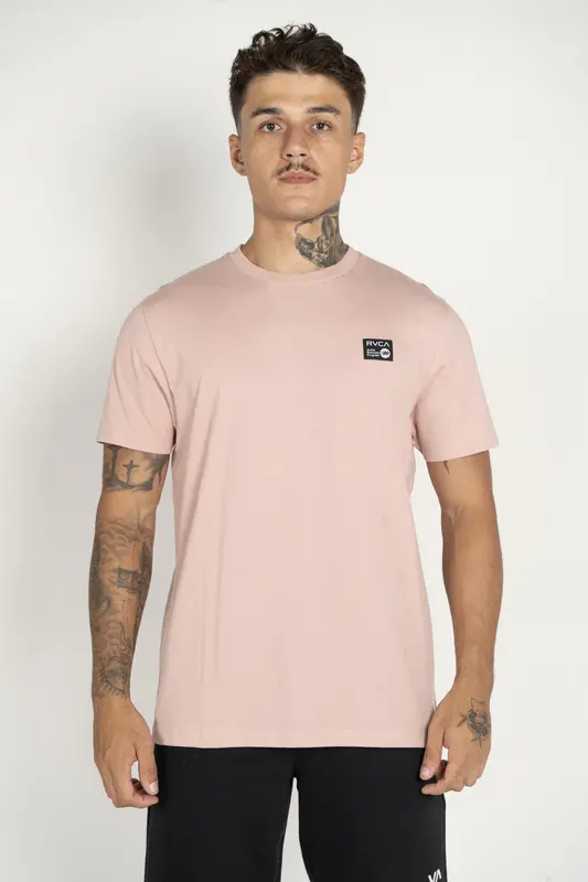 CAMISETA RVCA ANP LABEL ROSA CLARO