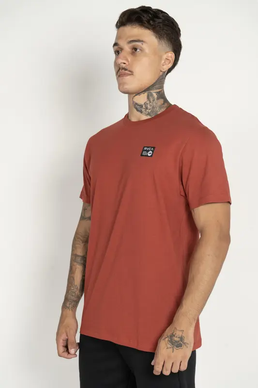 CAMISETA RVCA ANP LABEL VINHO