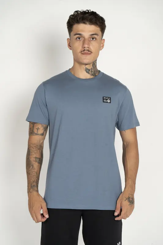 CAMISETA RVCA ANP LABEL AZUL