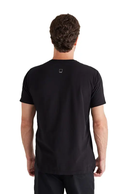 CAMISETA EMPTY COSMOS PRETO