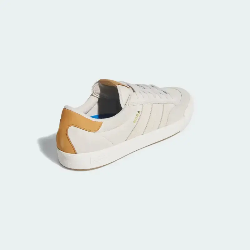 TENIS ADIDAS NORA ALUMINA/CHALK WHITE/GOLD MET.