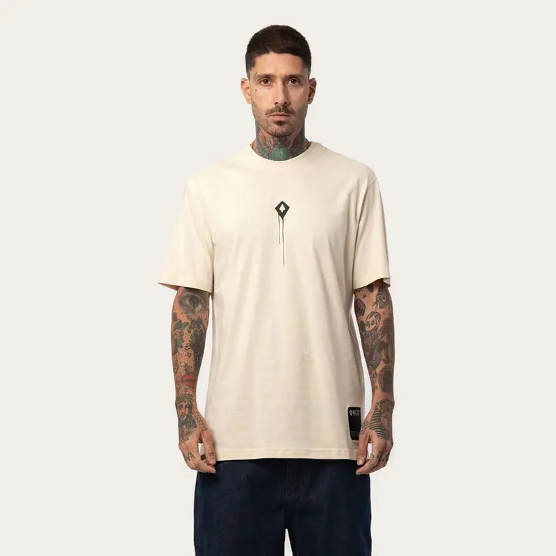 CAMISETA MCD ESPECIAL HOPE TRAVIS BOMB CREME ARCANJO
