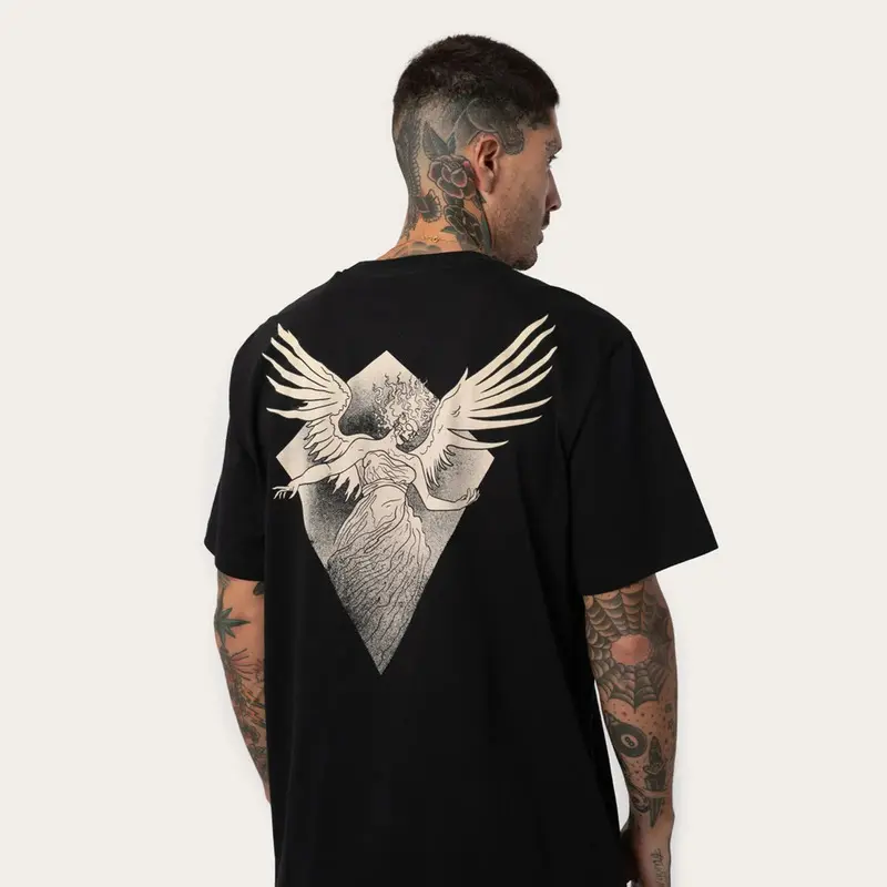 CAMISETA MCD REGULAR ANJA PIPA CAVEIRA PRETO