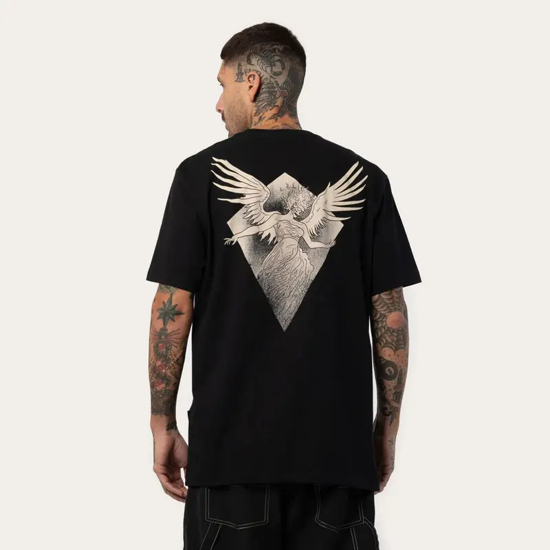 CAMISETA MCD REGULAR ANJA PIPA CAVEIRA PRETO