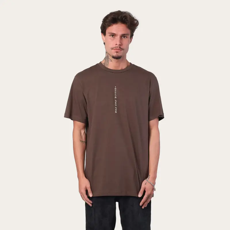 CAMISETA MCD REGULAR ANJA PIPA CAVEIRA MARROM RUINA