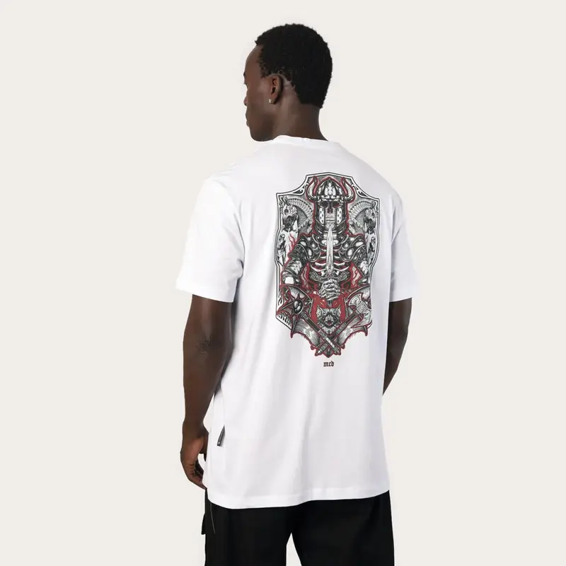 CAMISETA MCD REGULAR CAVALEIRO GUERRA ESPADA BRANCO