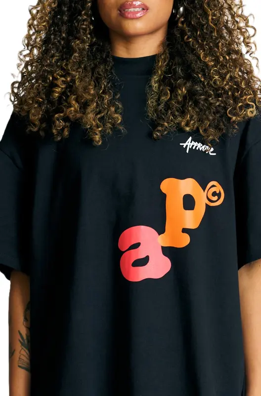 CAMISETA APPROVE LETTERS HUGE PRETO/COLORIDO