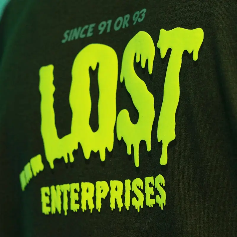 CAMISETA LOST X BOB ESPONJA HORROR SQUID CHUMBO ESTANHO