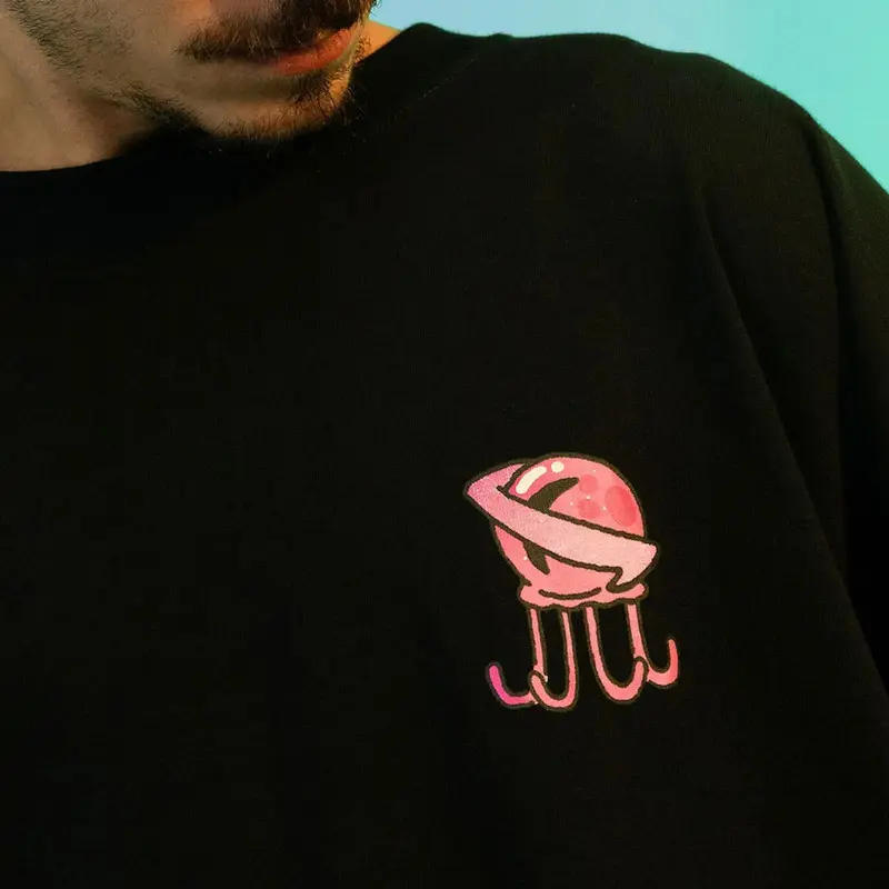CAMISETA LOST X BOB ESPONJA OCTOPUS SATURN PRETO