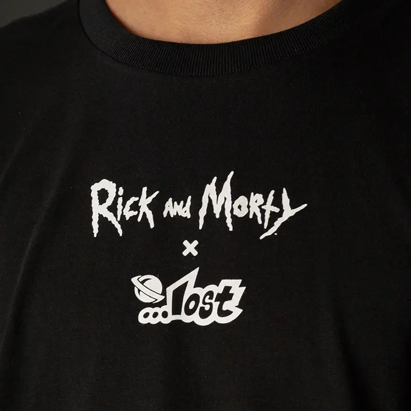 CAMISETA LOST X RICK AND MORTY - GET SCHWIFTY PRETO