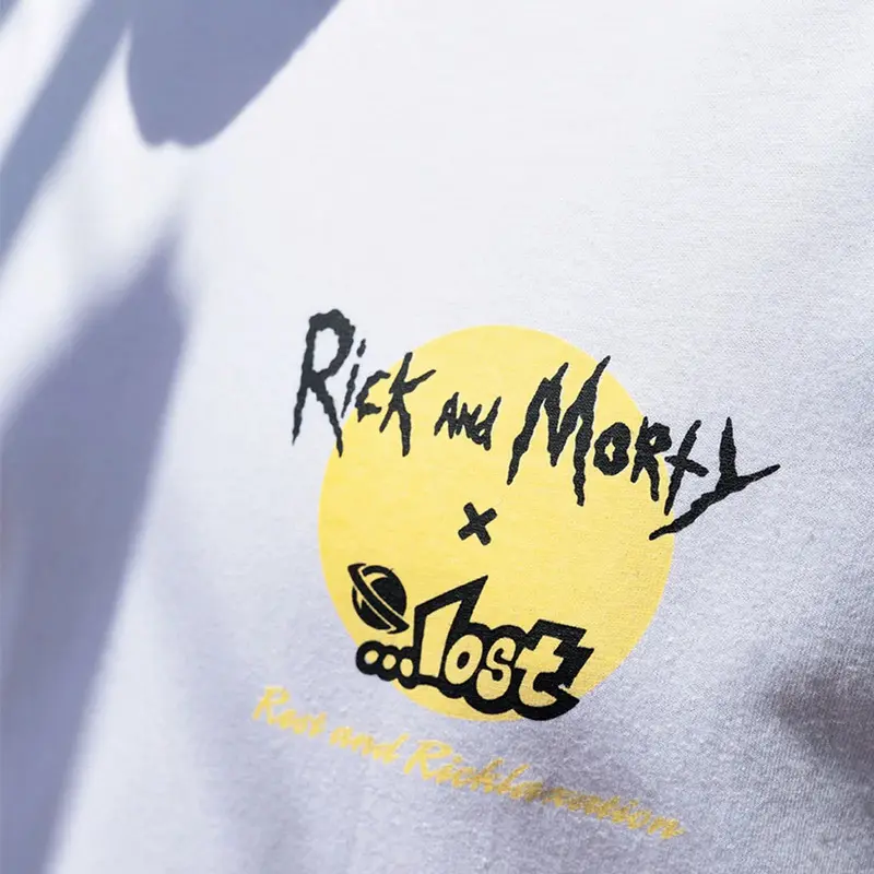 CAMISETA LOST X RICK AND MORTY - REST AND RICKLAXATION BRANCO