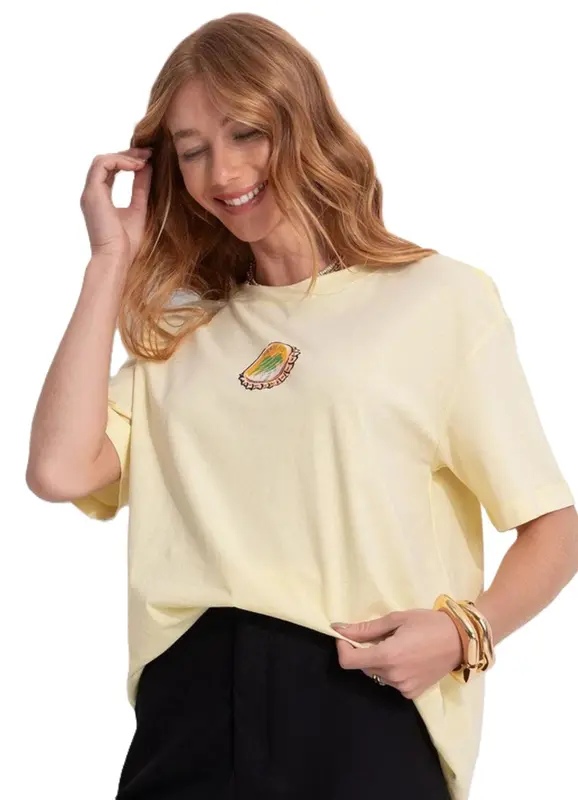 CAMISETA FARM MEDIA CERVECITA AMARELO