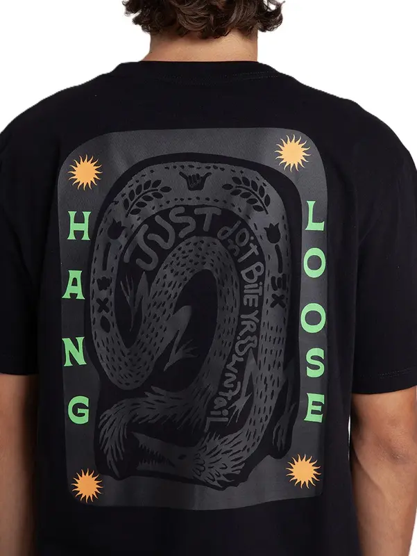 CAMISETA HANG LOOSE APPLE PRETO