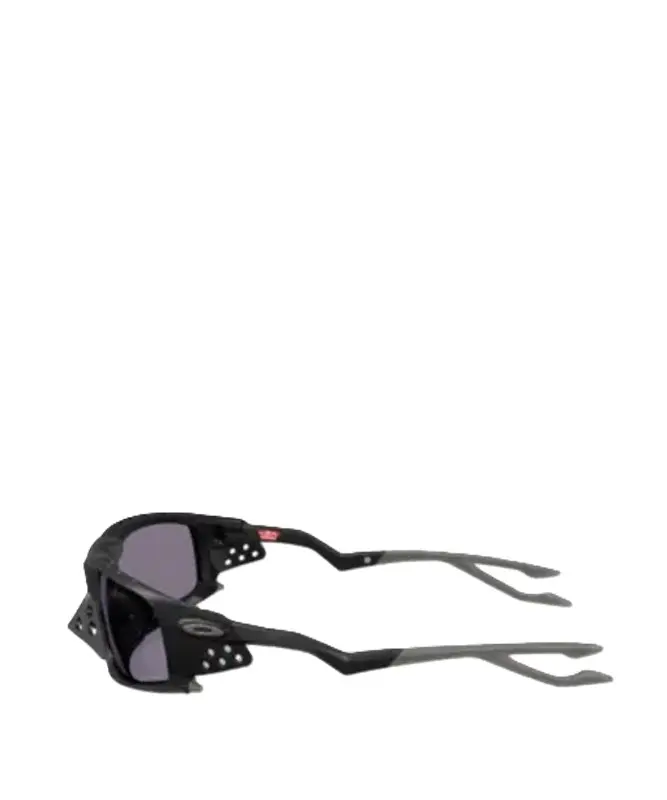 OCULOS OAKLEY PLANTARIS SQ - MATTE BLACK W/PRIZM GREY