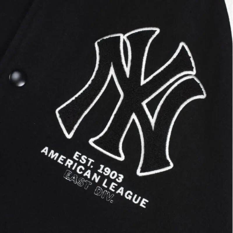 JAQUETA NEW ERA VARSITY MLB NEW YORK YANKEES PRETO